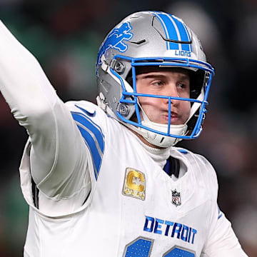 Detroit Lions quarterback Jared Goff (16).