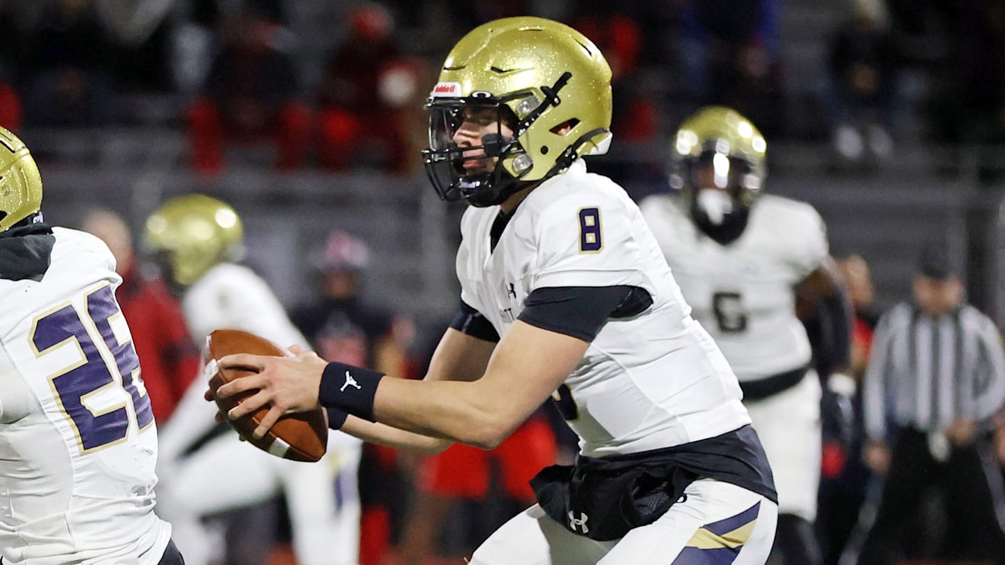 Kentucky commit Stone Saunders breaks Pennsylvania's career passing TD