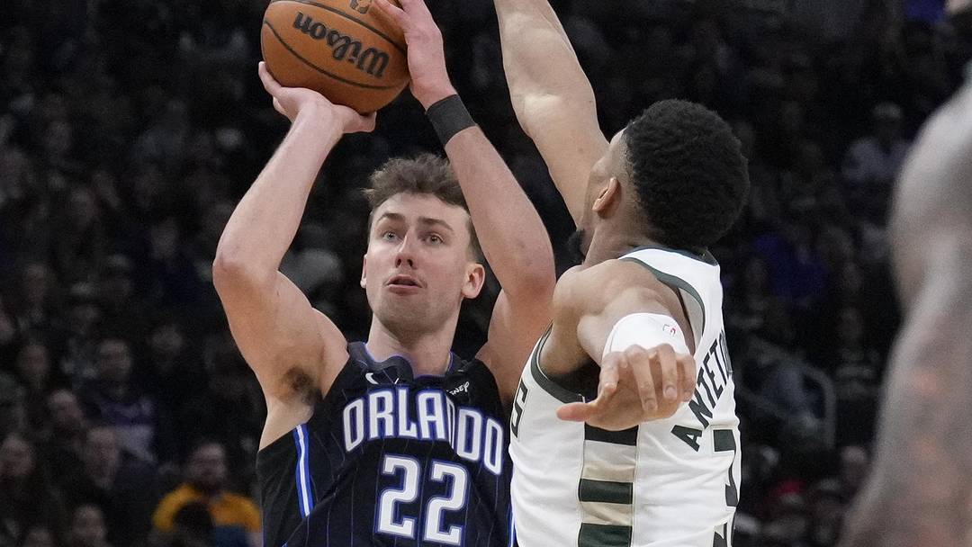 Mar 8, 2025; Milwaukee, Wisconsin, USA; Orlando Magic forward Franz Wagner (22) puts up a shot against Milwaukee Bucks forward Giannis Antetokounmpo (34) in the second half at Fiserv Forum. Mandatory Credit: Michael McLoone-Imagn Images Mar 8, 2025; Milwaukee, Wisconsin, USA; Orlando Magic forward Franz Wagner (22) puts up a shot against Milwaukee Bucks forward Giannis Antetokounmpo (34) in the second half at Fiserv Forum. Mandatory Credit: Michael McLoone-Imagn Images
