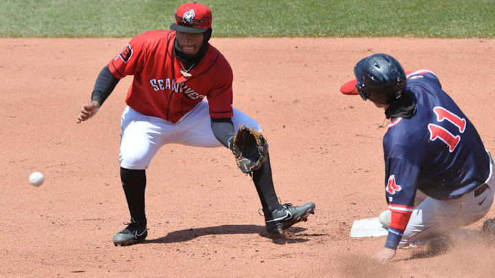 Erie SeaWolves second baseman Wenceel Perez, left, takes the throw as Portland Sea Dogs baserunner