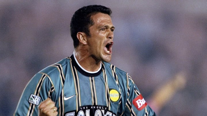 Carlos Hermosillo #27