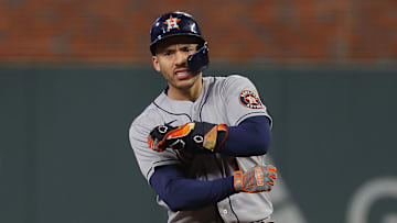 Carlos Correa firmó por tres años con los Mellizos