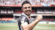 Willian Bigode renovou contrato com o Santos