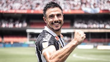 Willian Bigode renovou contrato com o Santos
