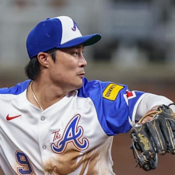 Sep 27, 2025; Cumberland, Georgia, USA; Atlanta Braves shortstop Ha-Seong Kim (9) throws the ball to first base for an out against the Pittsburgh Pirates during the seventh inning at Truist Park. Mandatory Credit: Jordan Godfree-Imagn Images