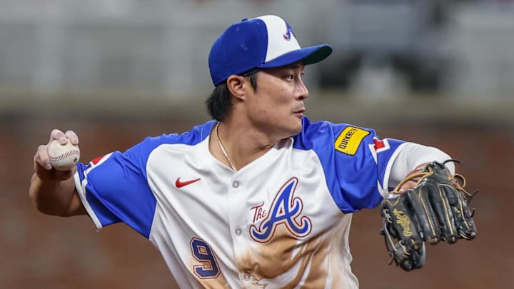 Sep 27, 2025; Cumberland, Georgia, USA; Atlanta Braves shortstop Ha-Seong Kim (9) throws the ball to first base for an out against the Pittsburgh Pirates during the seventh inning at Truist Park. Mandatory Credit: Jordan Godfree-Imagn Images