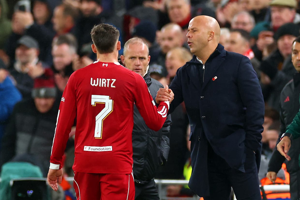 Arne Slot defends Florian Wirtz from Wenger’s criticism