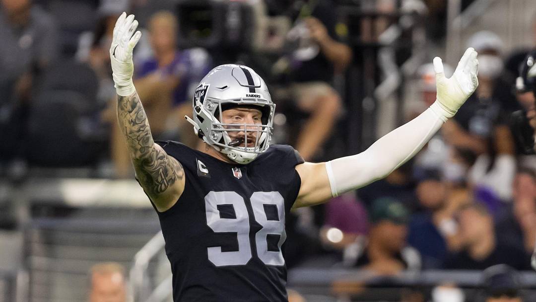 Las Vegas Raiders defensive end Maxx Crosby (98)