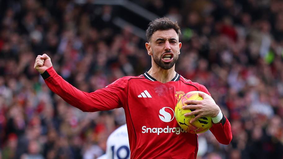 Bruno Fernandes celebrating.