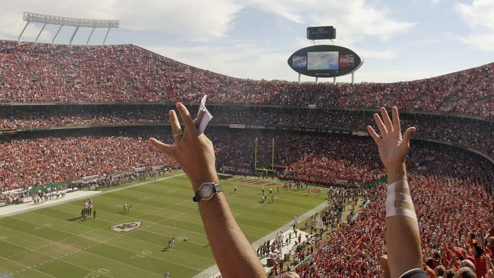 A Chiefs fan raises his arms toward B2