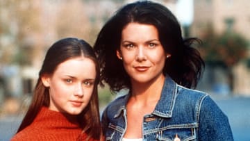 Alexis Bledel as Rory Gilmore and Lauren Graham as Lorelai Gilmore in Gilmore Girls