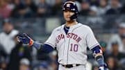 Yuli Gurriel es hijo de Lourdes Gurriel, un conocido beisbolista cubano de 65 años