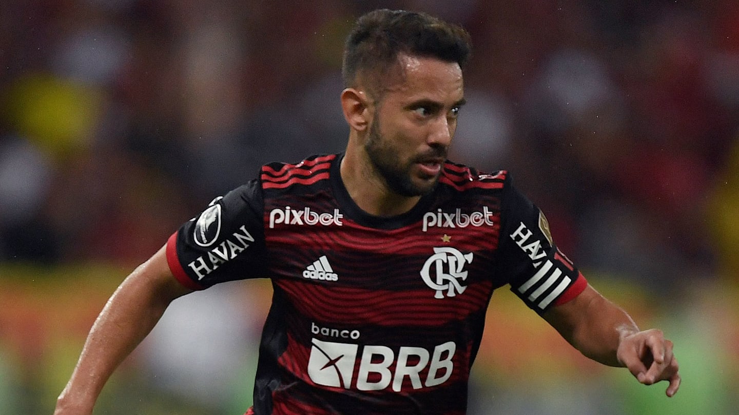 Everton Ribeiro revela em vídeo como se tornou 'ex-calvo