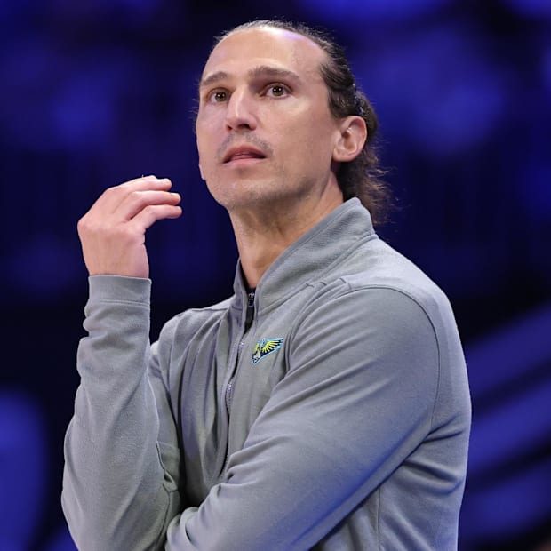  Dallas Wings head coach Chris Koclanes