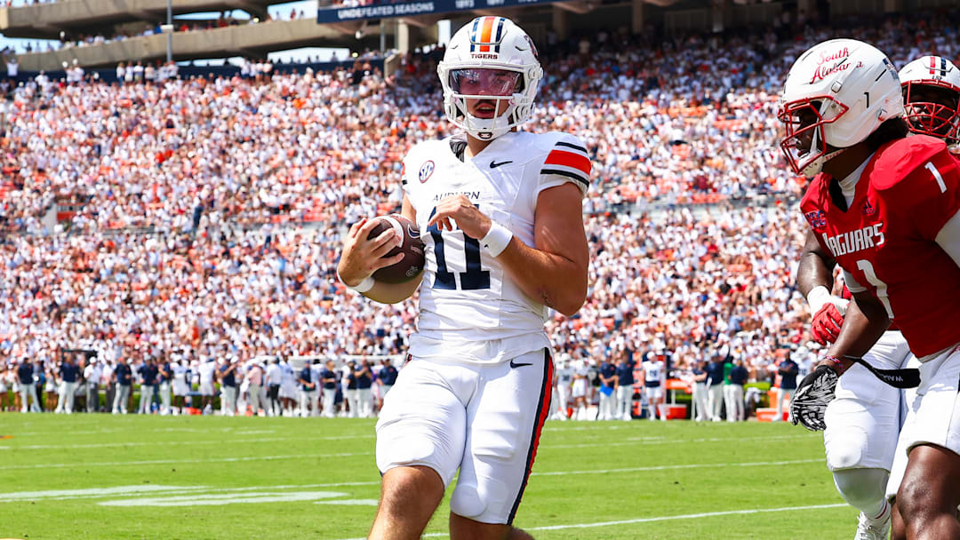 Auburn Tigers quarterback Jackson Arnold returns to face his former Oklahoma Sooners team.