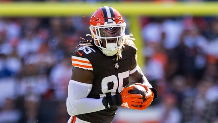 Sep 8, 2024; Cleveland, Ohio, USA; Cleveland Browns tight end David Njoku (85) runs the ball against the Dallas Cowboys during the first quarter at Huntington Bank Field. Mandatory Credit: Scott Galvin-Imagn Images