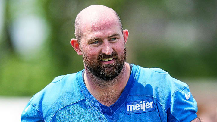 Detroit Lions offensive tackle Dan Skipper (70).