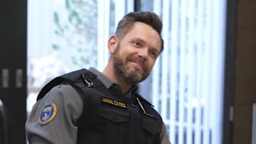 ANIMAL CONTROL: Joel McHale in the "Birds and Foxes" episode of ANIMAL CONTROL airing Thursday, Apr 27 (9:01-9:30 PM ET/PT) on FOX. © 2023 Fox Media LLC.