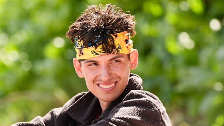 “The Blood Moon” – A mysterious boat arrives delivering an exciting message, “Drop your buffs!” A mad dash ensues when castaways discover that an advantage is hidden deep in the jungle. This week’s mouthwatering challenge reward lifts spirits, but only briefly. A true Survivor first, the dreaded blood moon leads to a historic tribal council, on SURVIVOR 50. Photo: Robert Voets/CBS ©2025 CBS Broadcasting, Inc. All Rights Reserved.