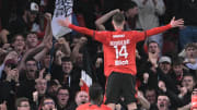 Benjamin Bourigeud devant les supporters du Stade Rennais FC