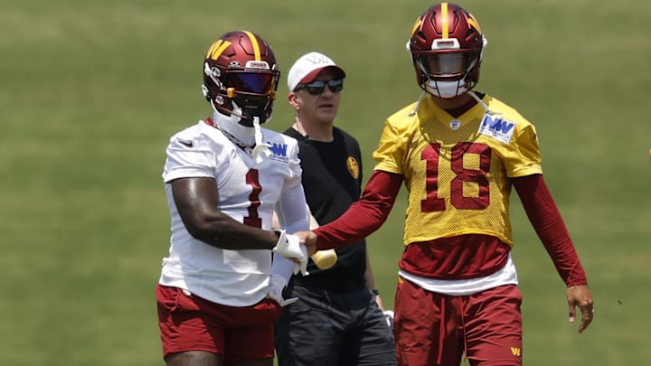 Washington Commanders wide receiver Deebo Samuel Sr. shakes hands with Commanders quarterback Marcus Mariota.