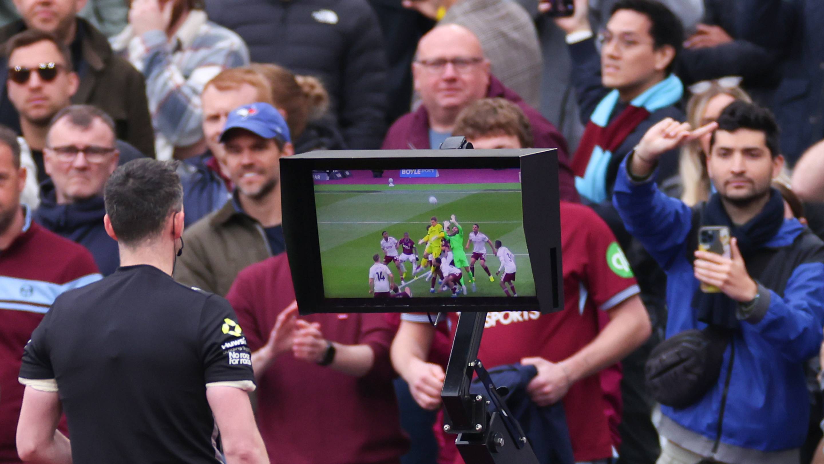 Arsenal vs Chelsea: Who is the referee? Premier League match officials confirmed