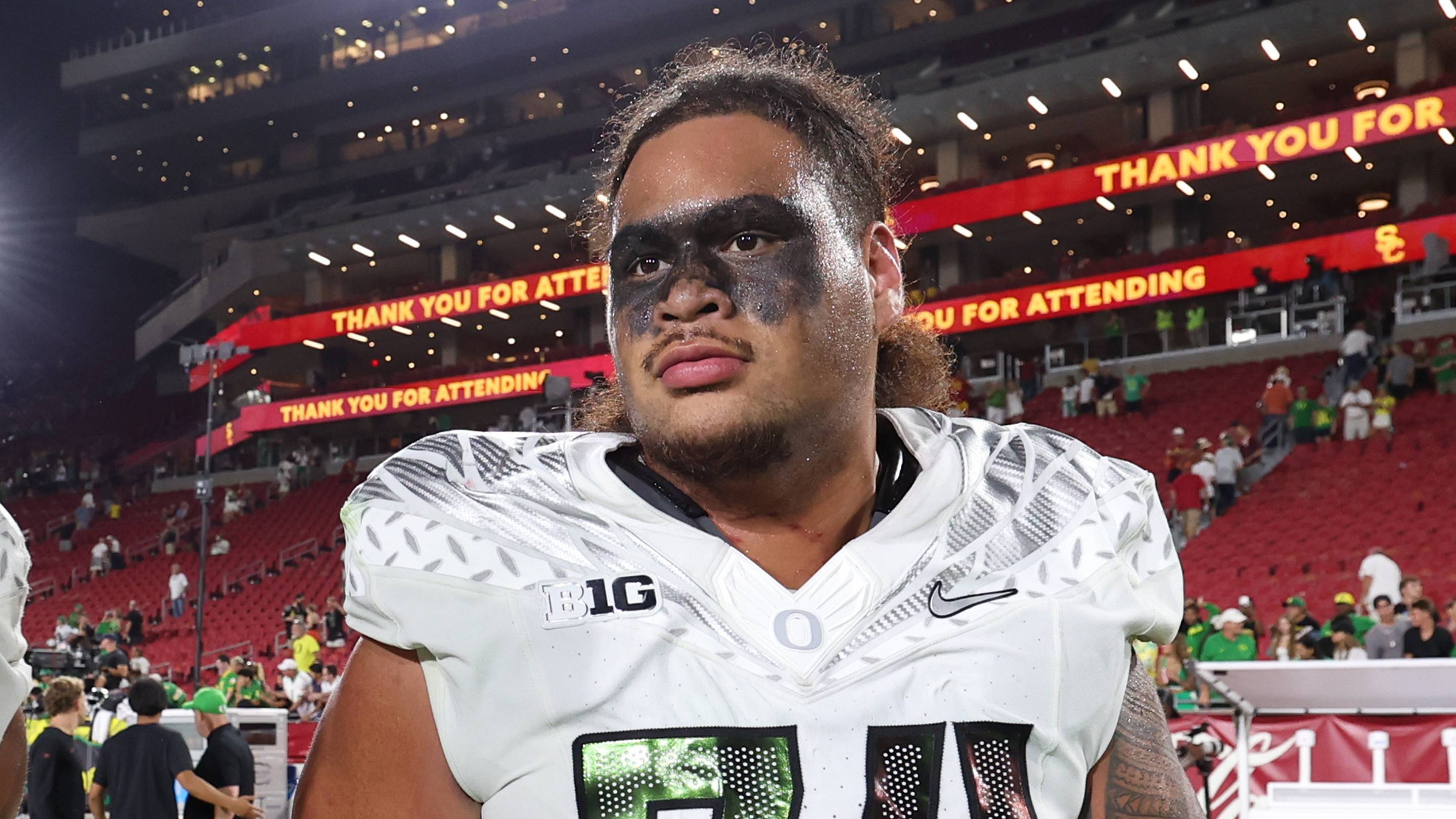 Oregon's Dave Iuli Gets Candid on Mentoring Ducks' Young Offensive Linemen