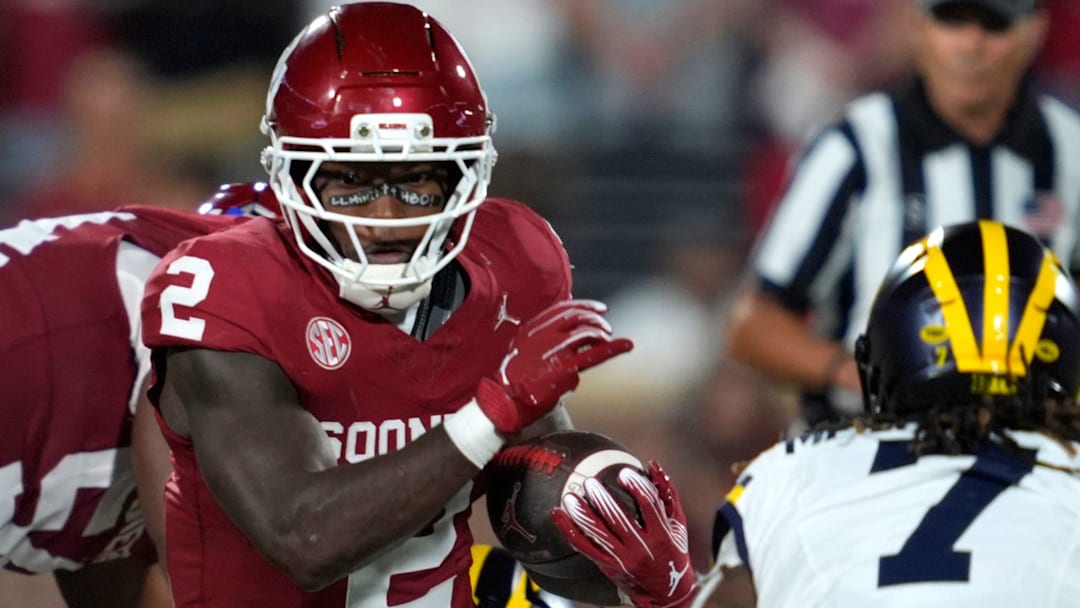 Oklahoma running back Jovantae Barnes 