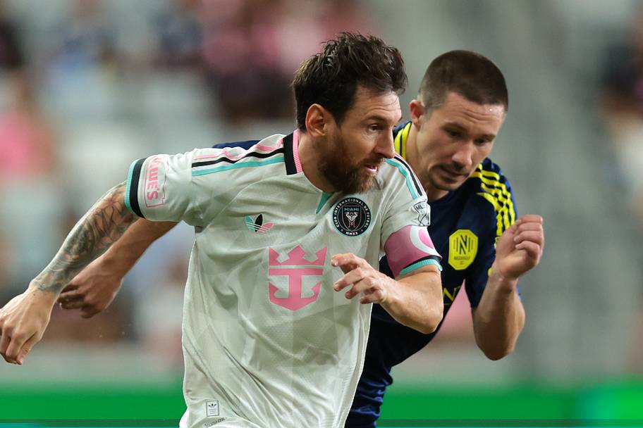 Lionel Messi, Alex Muyl 