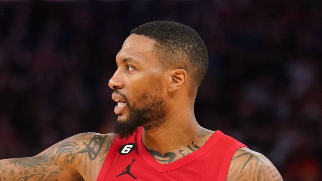 Damian Lillard talks with a referee after the Golden State Warriors made a basket in the fourth quarter at the Chase Center. Mandatory Credit: Cary Edmondson-USA TODAY Sports
