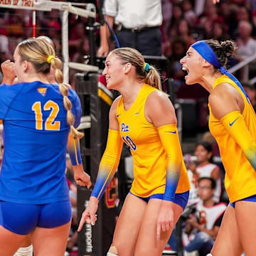 No. 1 Pitt Volleyball Celebrates a Point in their win vs. No. 23 USC in Los Angeles 