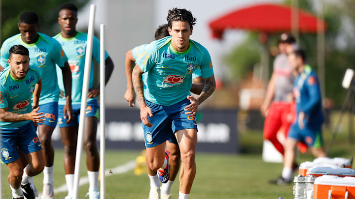 Pedro se lesionou em treinamento no CT do Caju