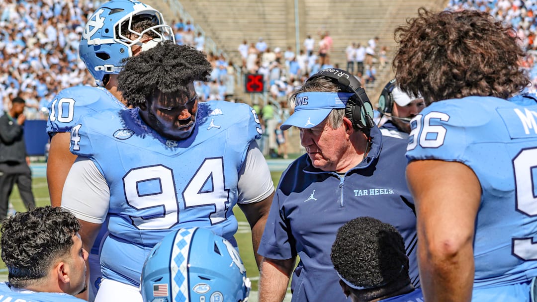 Bill Belichick speaking to players