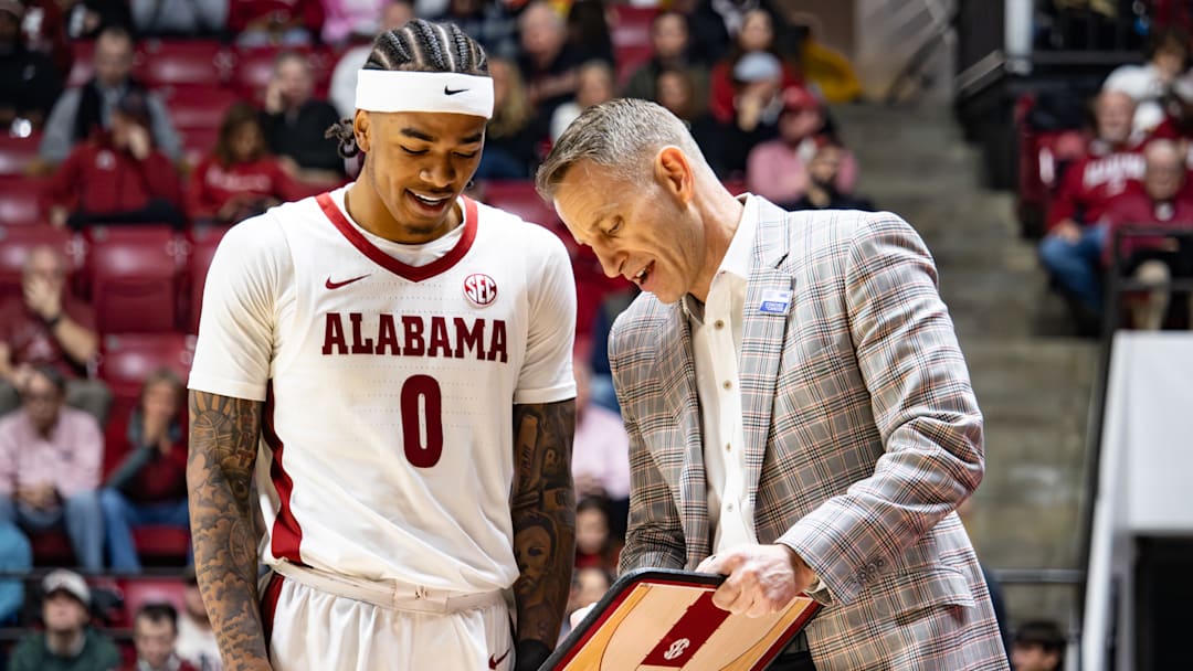 Alabama head coach Nate Oats talks to guard Labaron Philon Jr in the second half of the game against Missouri on Jan. 27, 2026.