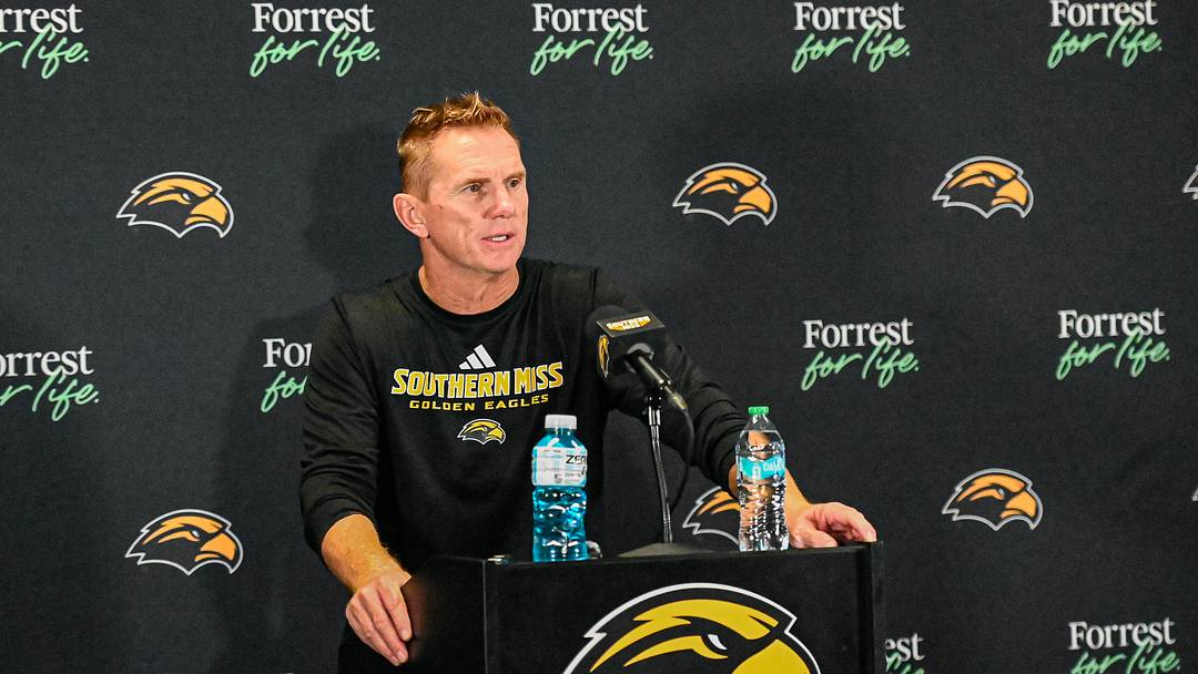 Coach Blake Anderson speaking with members of the media. 