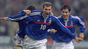 France's midfielder Zinedine Zidane celebrates wit