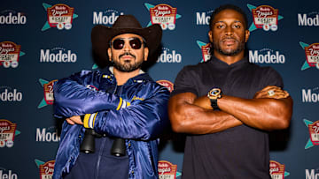 Reggie Bush with the Modelo Recruiter