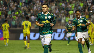 Raphael Veiga é um dos destaques do Verdão