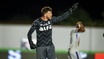 Tiago Volpi fez gol na disputa de pênaltis