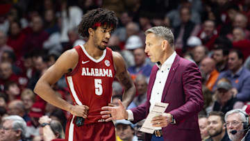 Alabama head coach Nate Oats and forward Amari Allen talk during the second half of the game against Clemson on Dec. 3, 2025.