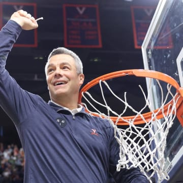 Tony Bennett cuts the net to celebrate Virginia men's basketball winning a share of the 2022-2023 ACC regular season title.