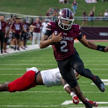 Southern Illinois quarterback DJ Williams