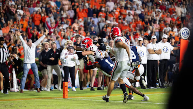 Gunner Dives for a TD vs Auburn to ice the game 