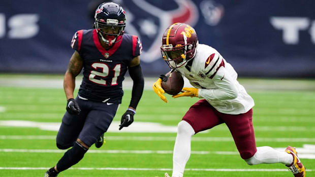 Texans cornerback Steven Nelson (all-blue uniform; red trim) gets ready to tackle the receiver after making a catch.