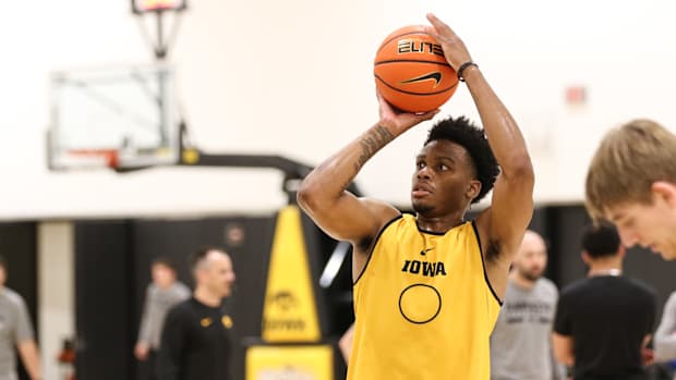 Tavion Banks' Transition Dunk Extends Iowa Hawkeyes' Lead Over Robert Morris Colonials