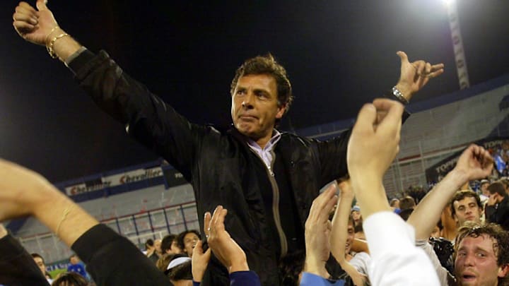 Miguel Russo (C), director tecnico de Ve