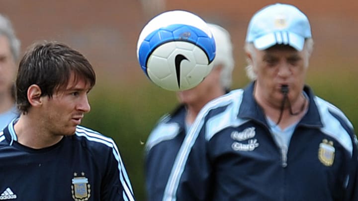 Footballer Lionel Messi (L), of Argentin