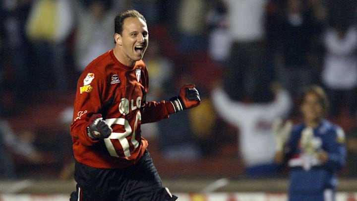 Sao Paulo's goalkeeper Rogerio Ceni cele