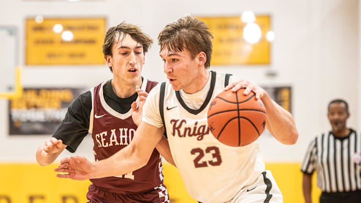 Walled Lake Northern travels to take on Walled Lake Western on Friday afternoon at 4:00 p.m.