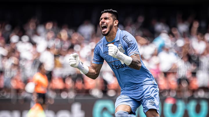 João Paulo goleiro do Santos no Estádio do Morumbis pelo Paulistão 2024